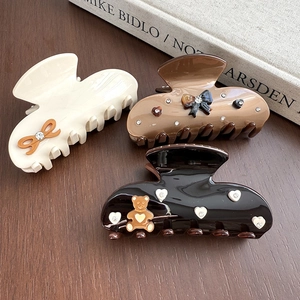 Lot de trois pinces à cheveux avec nœud et ourson en blanc crème et tons marron