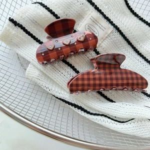 Retro Cocoa Brown Plaid Hair Claw Clip With Rhinestone Heart Decor Vintage Resin Hair Catch Hairpin For Women Daily Jewelry