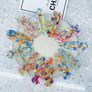 12er-Set bunte Acetat-Haarspangen mit Glitzer-Pailletten und goldenen Metalldruckknöpfen