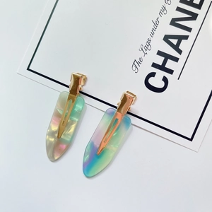 Set of two acetate duckbill hair clips with yellow-green and blue-purple gradients