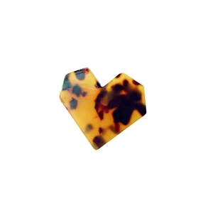 Chic acetate heart hair clip with tortoiseshell texture and amber gradient design