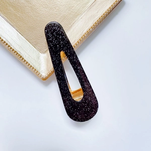 Fermaglio per capelli nero in acetato glitterato argento con design a goccia