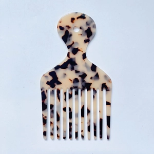 Minimalist wide tooth acetate tortoiseshell hair comb with cream and brown pattern