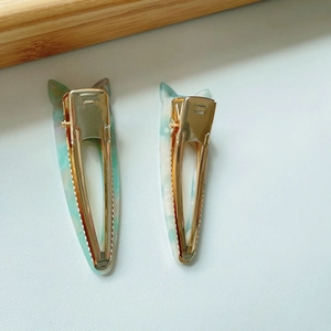 Chic cat ear marble acetate hair clips in light green and cream with golden alloy base