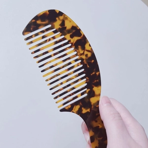 Retro tortoiseshell acetate wide-tooth comb with ergonomic handle for curly hair styling