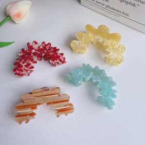 Acrylic Scalloped Edge Hair Claw Clip For Women Fashion Marble Striped Geometric Hair Clip Elegant Shark Clip Headwear