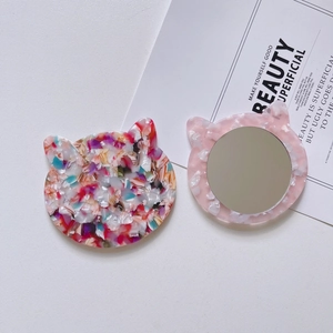 Portable cat-shaped makeup mirror made of high-quality acetate fiber in marble pattern