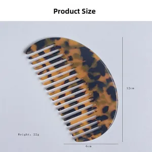 Dettagli del pettine in acetato con dimensioni 12x6cm e un peso di 22g mostrati