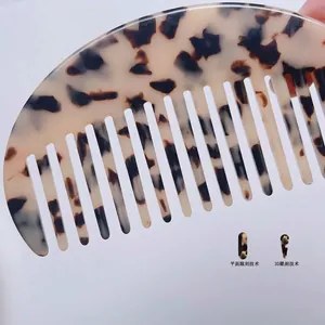 Pettine semicircolare in acetato leopardato con tecnologia di incisione 3D
