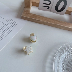 Ensemble de mini pinces à cheveux en alliage doré avec motifs de cœur et d'étoile blancs