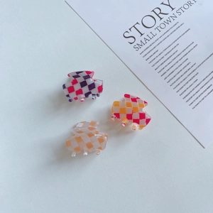 Trois petites pinces à cheveux à damier violet et orange pour un style rétro français