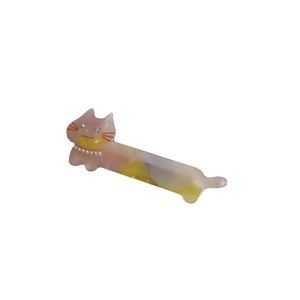 Cute acetate cat hair clip with pink marble texture, pearls and sparkling gemstone eyes