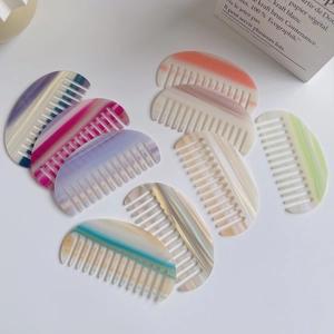 Peignes à cheveux semi-circulaires élégants en acétate avec motifs marbrés colorés