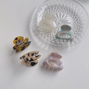 Five French tortoise shell and marble acetate claw clips set in various elegant patterns