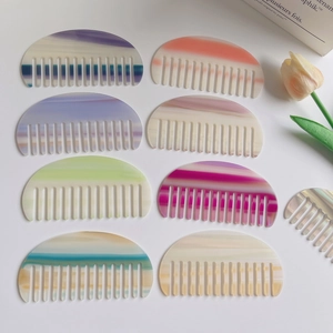Peigne à Coiffer en Acétate Motif de Marbre Minimaliste Peigne Démêlant à Dents Larges Brosse à Cheveux Demi-lune Élégante pour Femmes