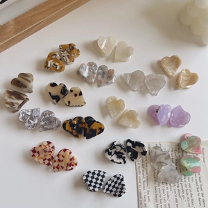 Douces Pinces à Cheveux en Forme de Cœur en Acétate Petit Motif Damier Écaille de Tortue Pinces à Cheveux Femmes Filles