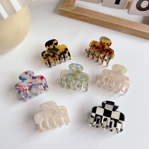 Set di 7 pinze per capelli in acetato vintage con motivi a tartaruga e a scacchi