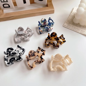 Close-up of 6-piece acetate hair claw set featuring marble and leopard patterns