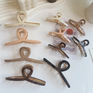 Minimalist Large Hair Claw Clip Alloy Acrylic Shark Clip Geometric Twisted Cross Design For Women Daily Hair Accessories