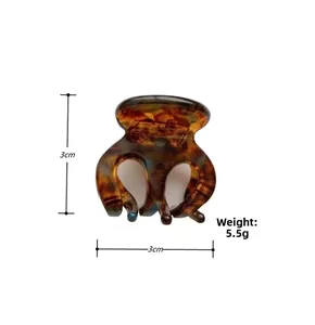 Detail view of 3cm tortoise shell acetate hair claw clip with size and weight specs