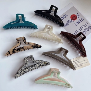 French Style Large Acetate Hair Claw Clip For Women Geometric Triangle Shark Clip With Gold Letter Minimalist Hair Accessories