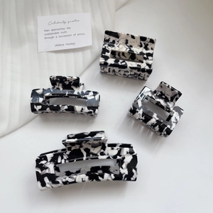 Retro black and white marble acetate hair claw clip set for women minimalist style