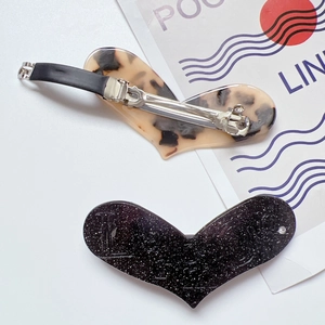 Set di mollette a cuore in acetato con motivo tartarugato e glitter nero con incisione