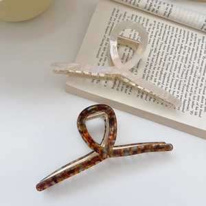 Elegant 13.5cm acetate shark hair clips in cream white and tortoiseshell brown finish