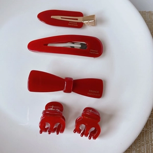 Handgefertigtes 5-teiliges Haarspangen-Set aus rotem Acetat mit goldenem Finish im Vintage-Stil