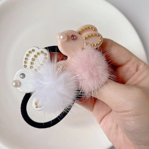 Elastici per capelli a forma di coniglio con pompon di peluche e perle in rosa e bianco