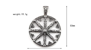 Detalle del colgante de rueda vintage en acero de titanio con 53mm altura y 19,1g peso