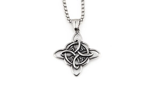 Nahaufnahme des Vintage Wikinger-Keltenknoten-Anhängers aus Edelstahl mit quadratischer Kette
