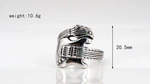 Detail view of retro electric guitar ring with weight 10.6g and height 20.5mm dimension