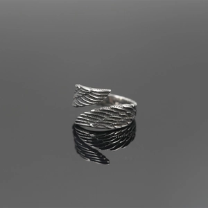 Anello con Ali d'Angelo in Acciaio al Titanio Vintage Texture Piuma Lucidata Gioielli Punk Hip Hop Regalo per Uomo Donna Unisex
