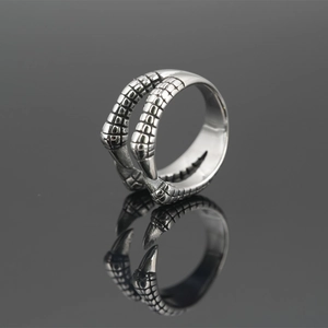 Vintage stainless steel four-claw eagle ring with retro textured scales in silver