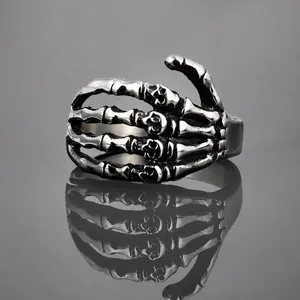 Vintage Punk Skeletthand Ring aus Titanstahl mit oxidierten gotischen Knochendetails