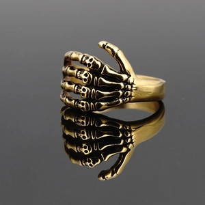 Vintage Punk Skeletthand-Ring aus antikem Goldstahl mit kunstvollen Totenkopf-Gravuren