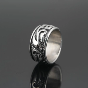 Bague Totem Flamme Vintage en Acier au Titane Bande Large Relief Bijoux Punk Rock Hip Hop Bague pour Hommes Femmes
