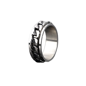 Polished silver industrial style rotating ring with embossed cuban chain link pattern