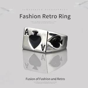 Vintage-Edelstahlring für Herren mit Pik-Ass-Motiv und schwarzen Emaillendetails