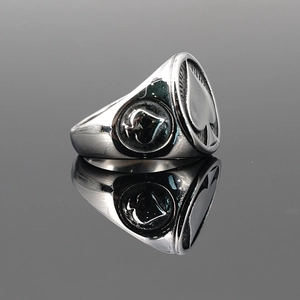 Bague chevalière homme en acier inoxydable avec as de pique et reflet miroir poli