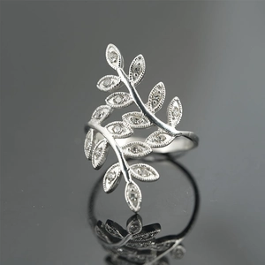 Elegant stainless steel ring with zircon-encrusted leaves and clear mirror reflection
