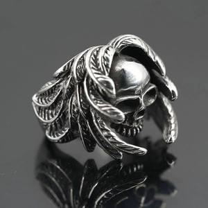 Retro stainless steel skull ring with feather textures and vintage silver finish