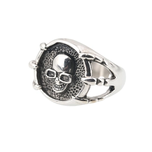 Retro punk skull ring for men with vintage silver finish and brushed inner band texture