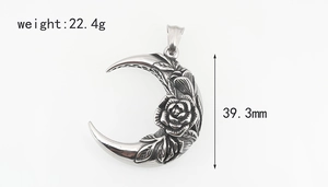 Macro shot of vintage moon and rose pendant with 22.4g weight and 39.3mm height detail