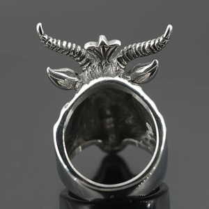 Retro gothic ram head ring in stainless steel with a vintage finish and detailed horns