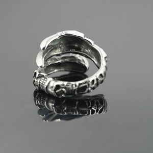 Retro gothic skull ring for men in antique silver finish with dragon claw design