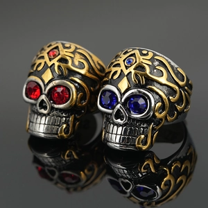 Bague Homme Tête de Mort Gothique en Acier Titane Rétro Punk Avec Strass Rouge Bleu Bague Chevalière