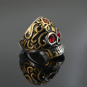 Bague tête de mort gothique pour homme en argent rétro et or avec gemmes rouges