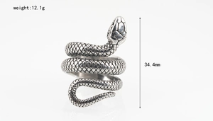 Détail de la bague serpent vintage montrant la texture des écailles et la hauteur 34,4mm